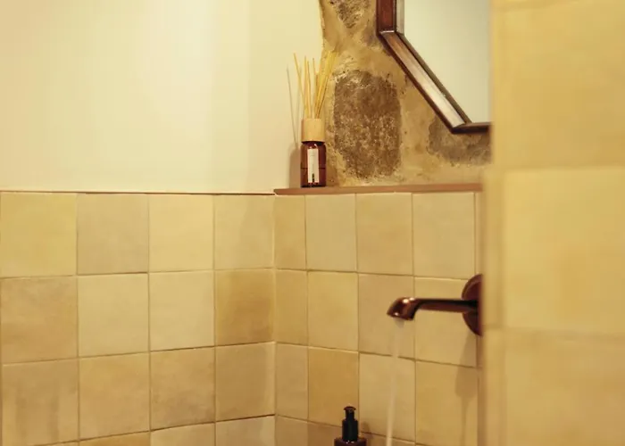 La Grotte Apartment *